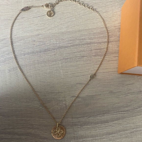 Louis Vuitton Zodiac necklace - Picture 5 of 7